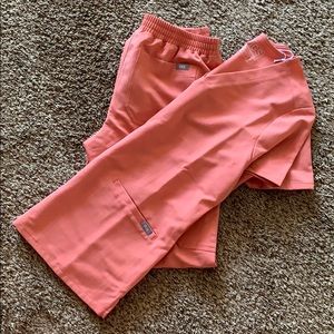 Figs coral scrub set